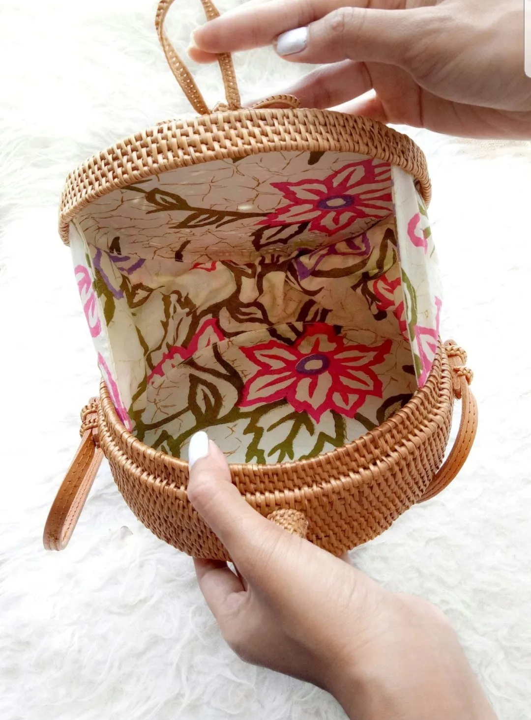 Circle Rattan Bags With Handmade Leather flowers