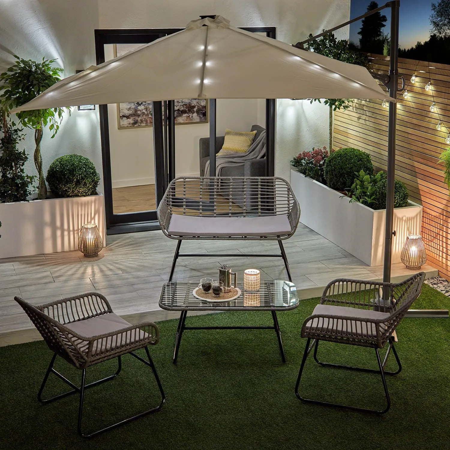 Wick Rattan Garden Sofa Set with Cream LED Premium Parasol – Light Grey