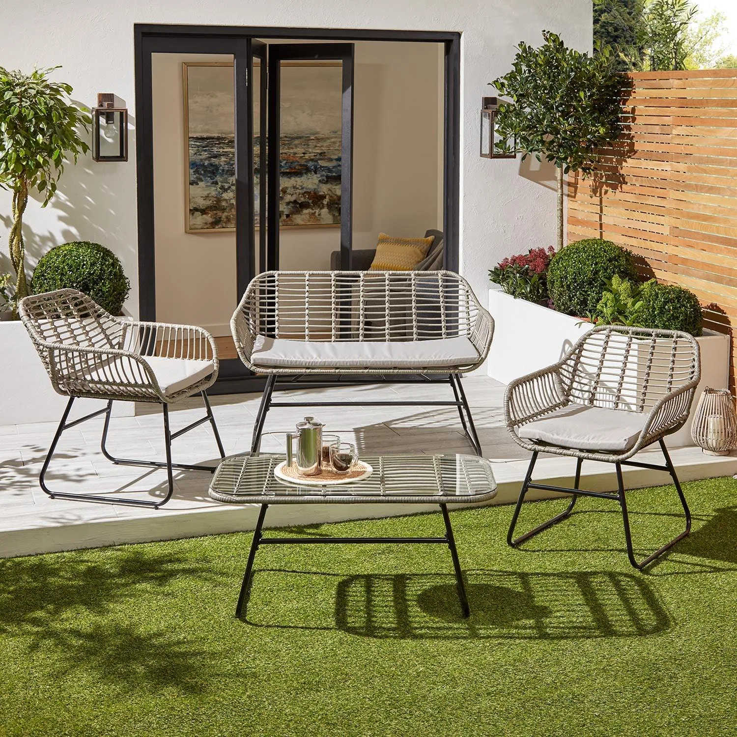 Wick Rattan Garden Sofa Set with Cream Parasol – Light Grey