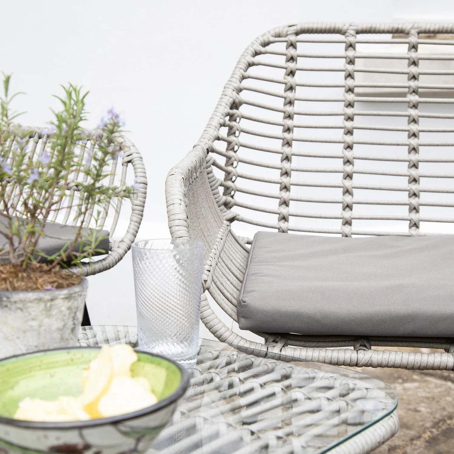 Wick Rattan Garden Sofa Set with Cream Parasol – Light Grey
